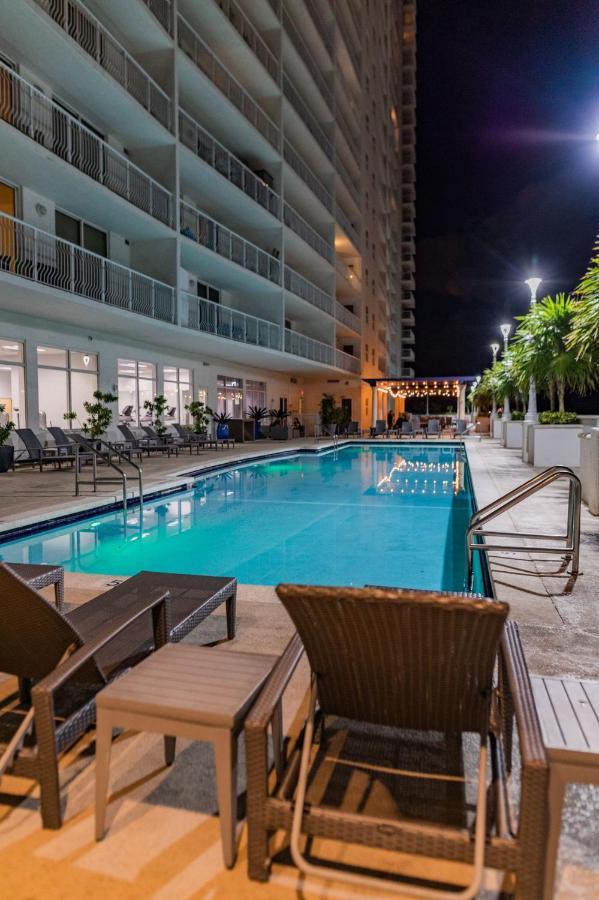 Studios In Brickell With Pool, Gym, Free Parking And Game Room マイアミ エクステリア 写真