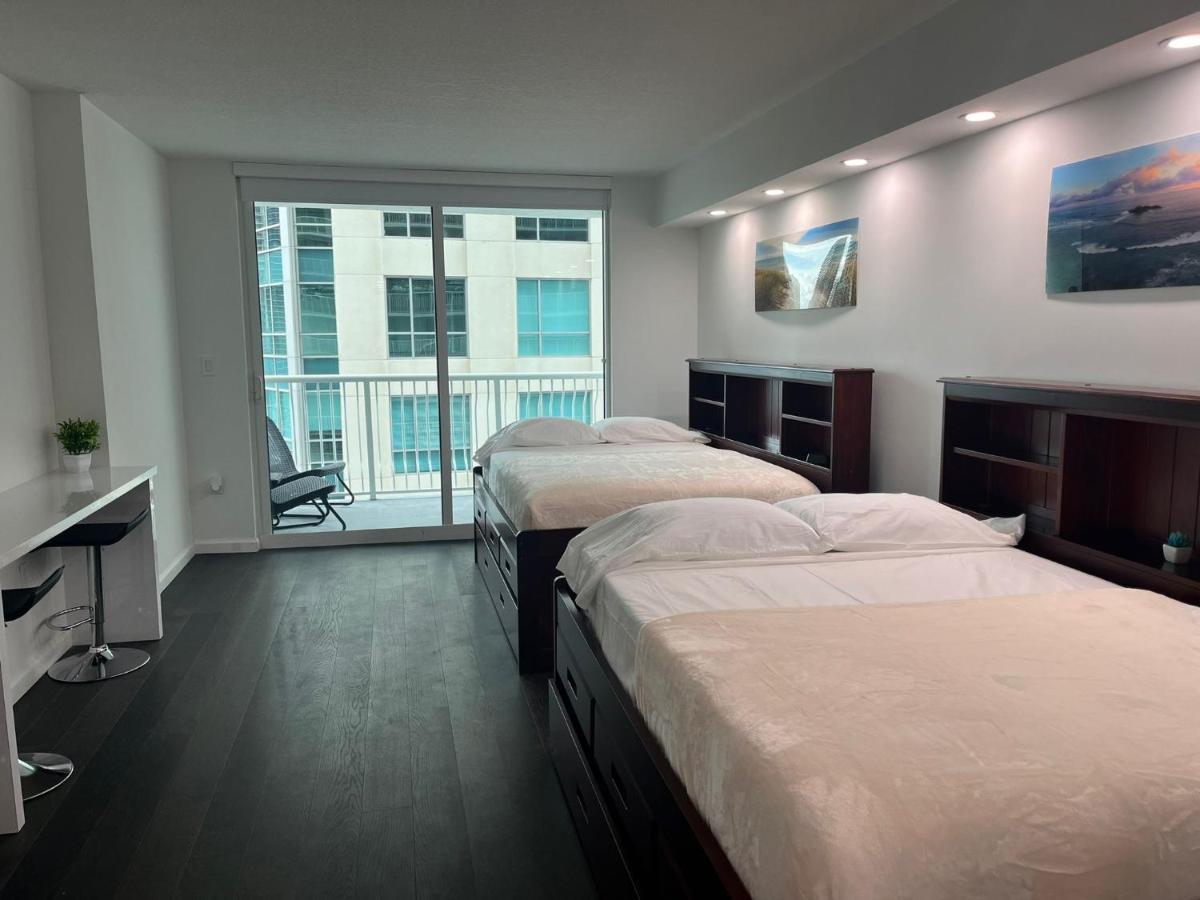 Studios In Brickell With Pool, Gym, Free Parking And Game Room マイアミ エクステリア 写真