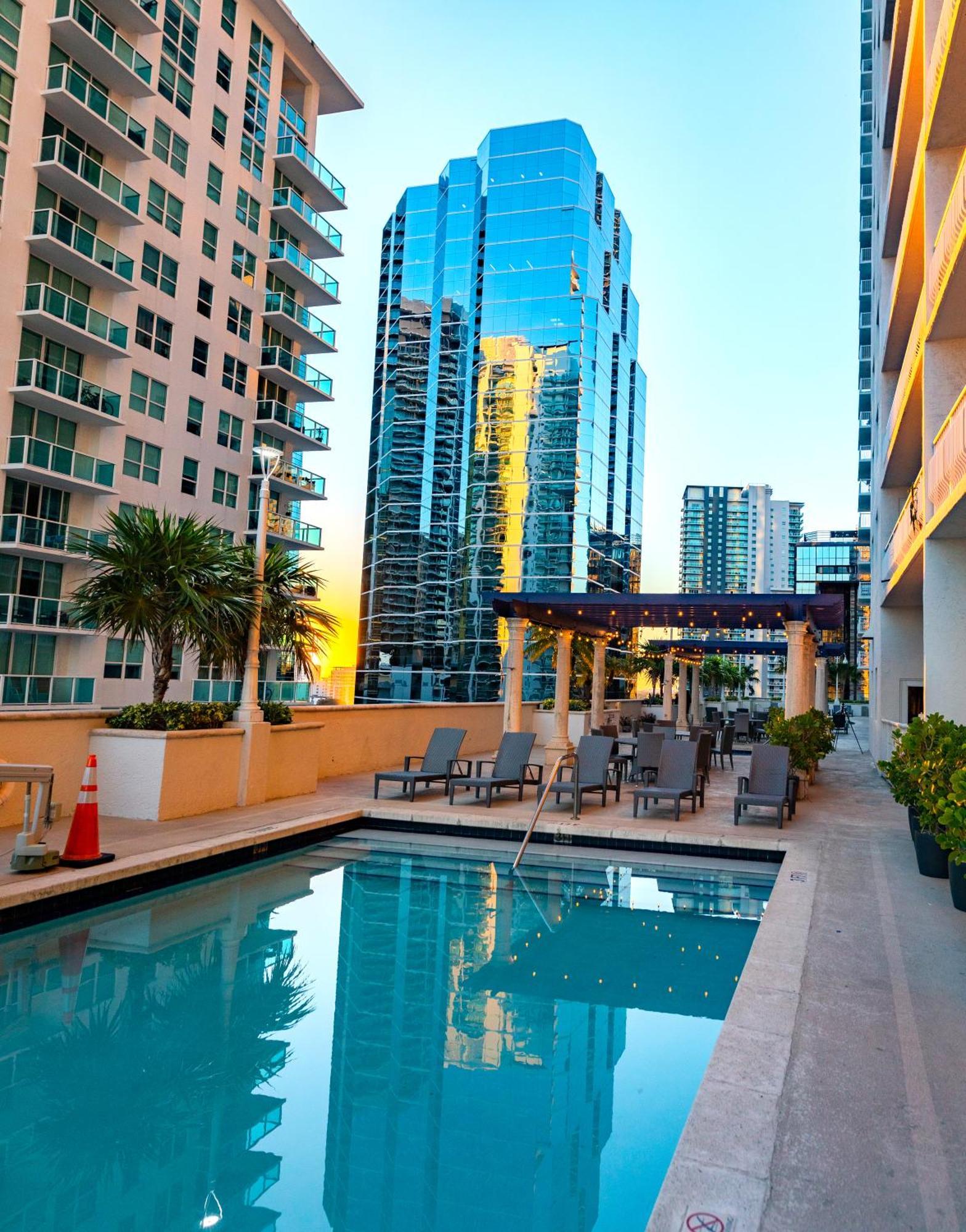 Studios In Brickell With Pool, Gym, Free Parking And Game Room マイアミ エクステリア 写真