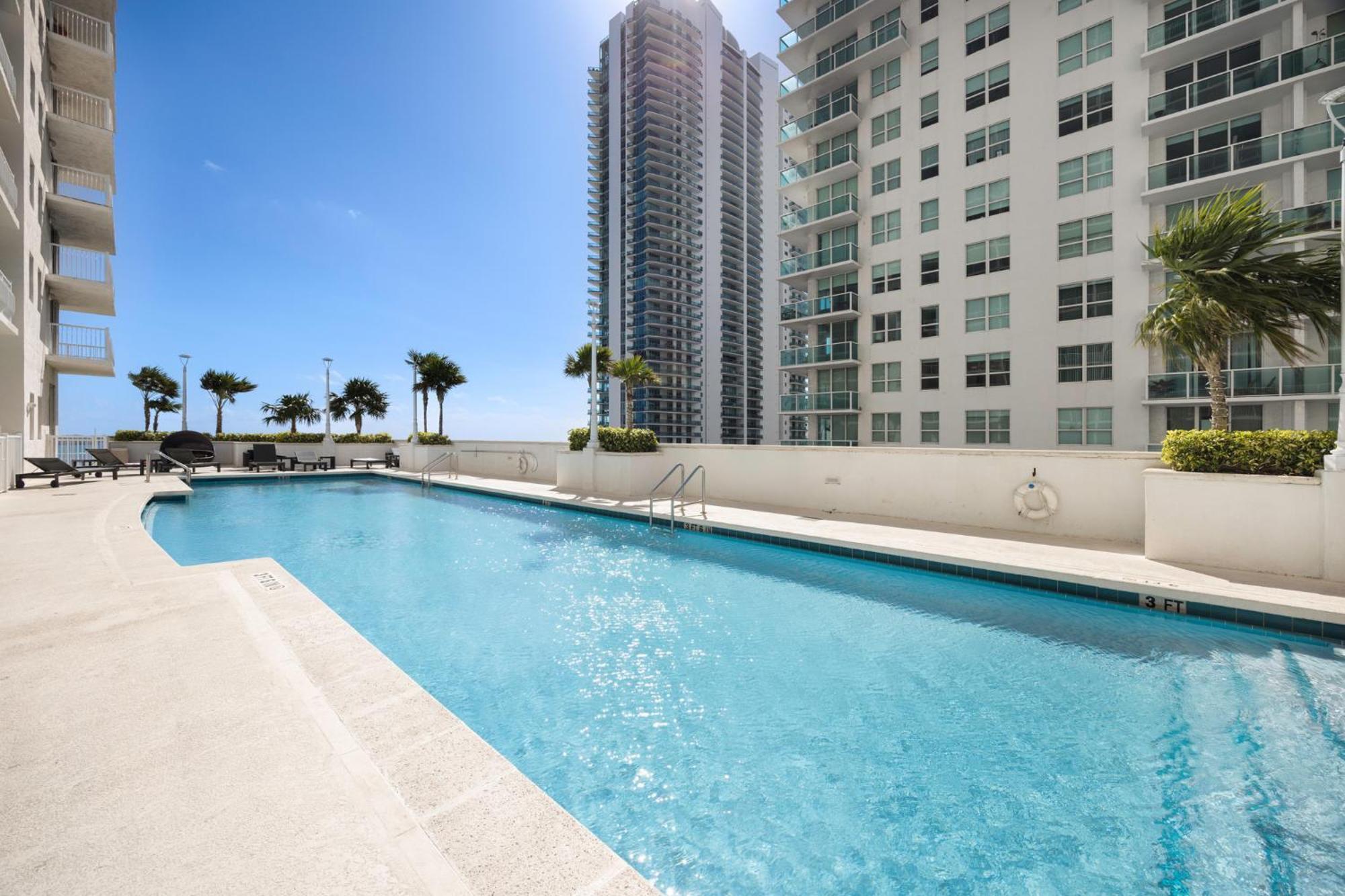 Studios In Brickell With Pool, Gym, Free Parking And Game Room マイアミ エクステリア 写真