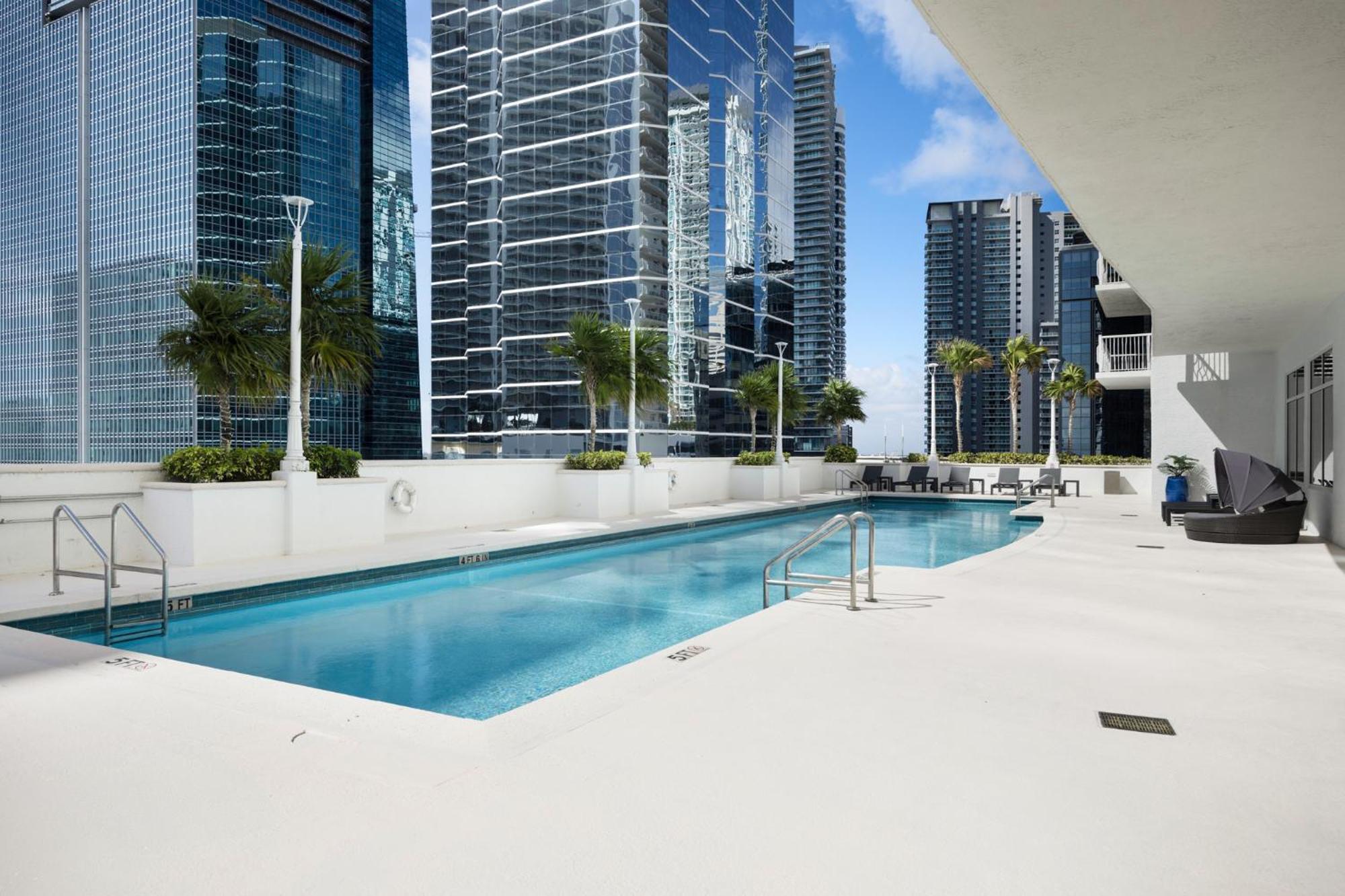 Studios In Brickell With Pool, Gym, Free Parking And Game Room マイアミ エクステリア 写真